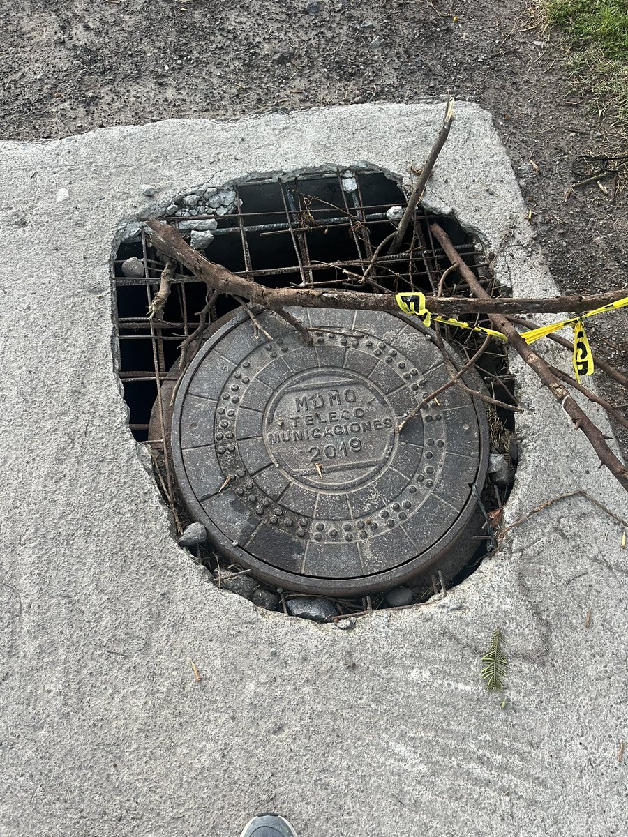 gdahik's tweet photo. @aguadequito miren como está esta alcantarilla en el chaquiñan y Gonzalo Pizarro. Por favor su ayuda que esto es un peligro https://t.co/yf9KcMemmN