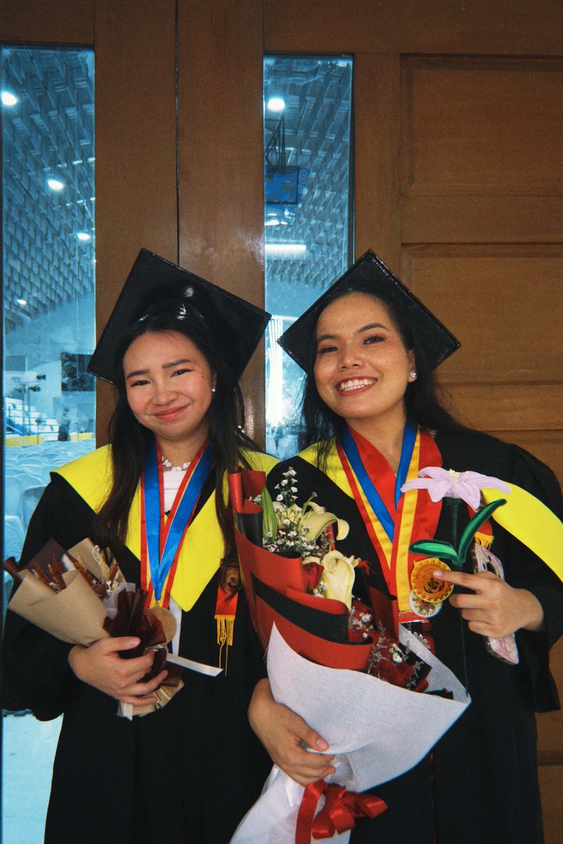 raraspov's tweet photo. BULSU FT BATCH 2026 MAGNA CUM LAUDE GRADUATESSS 😋 https://t.co/0ouJuUNFn3