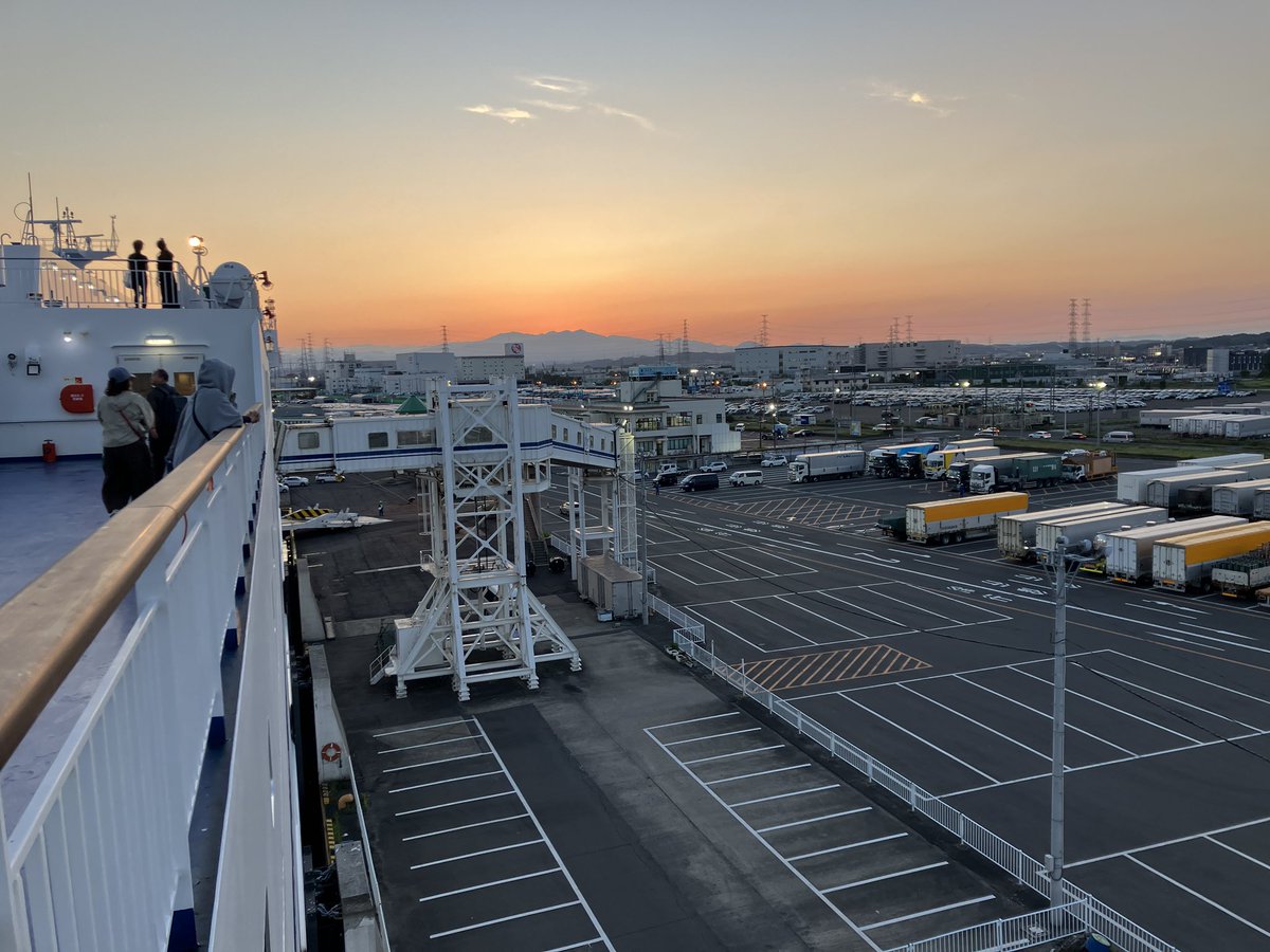 NUMA17Y's tweet photo. きたかみに乗船🚢 https://t.co/uZnIejXE8U