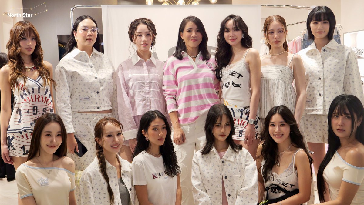 LunarSecret__'s tweet photo. ขอบคุณทางแบรนด์ Kloset มาก ๆ เลยนะคะ ที่ให้เกียรติเชิญน้องเจน่ามาร่วมงานเปิดตัวคอลเลคชั่นล่าสุดของแบรนด์ในครั้งนี้ 

ขอบคุณสำหรับการต้อนรับที่อบอุ่นนะคะ 💖

JAYNA KLOSET ACS
#JaynaXKlosetAtCentralWorld https://t.co/n149z94ogs