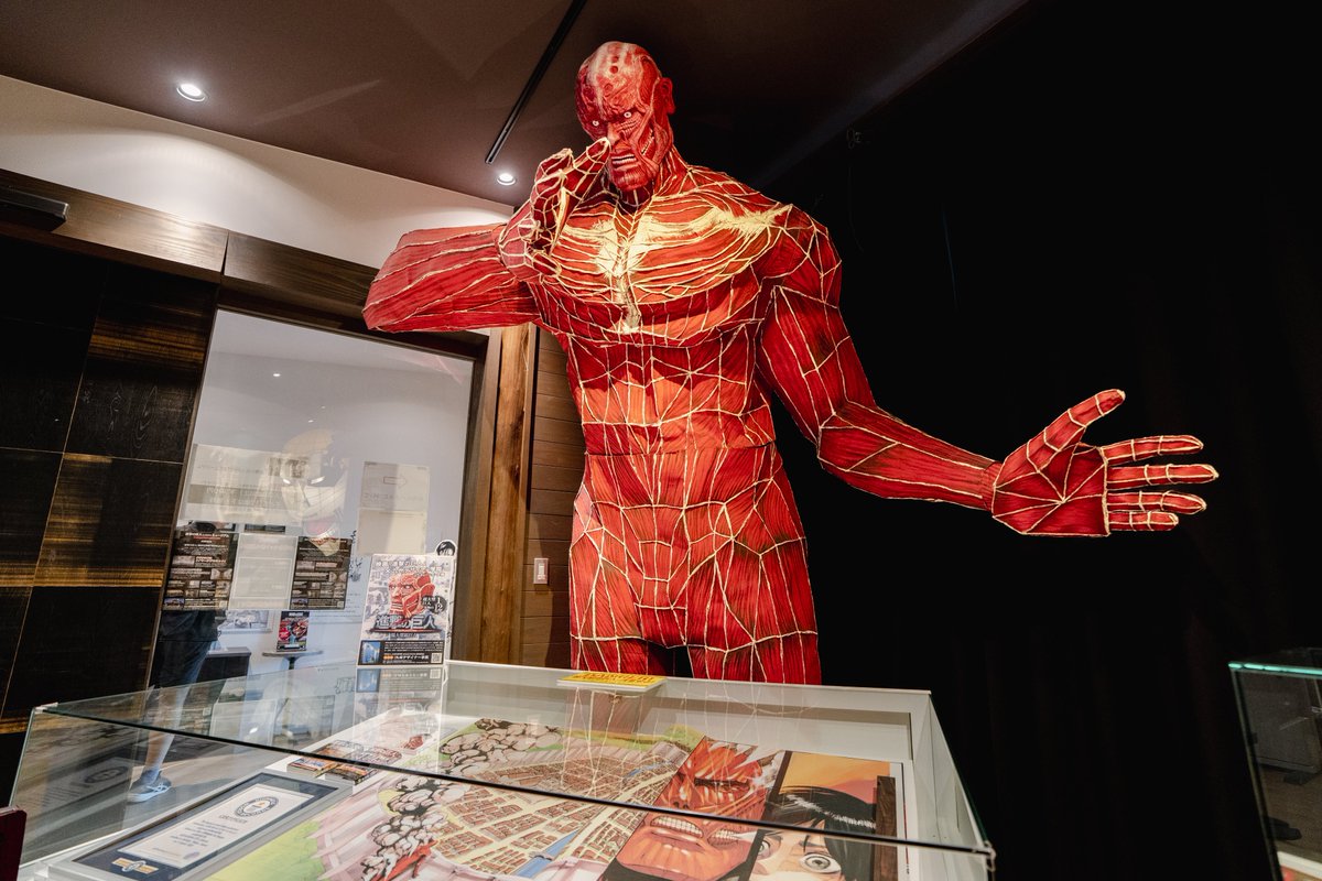 Ichiban_Japan's tweet photo. La ville de Shingeki no Kyojin.

Dans la préfecture d'Oita, Hita est la ville natale de Hajime Isayama, le créateur de Shingeki no Kyojin (L'Attaque des Titans).

Véritable fierté locale, son œuvre est représentée dans de nombreux lieux à travers la ville, avec notamment deux statues de bronze, un café et deux musées consacrés au Manga culte. Ces deux musées sont d'ailleurs très intéressants à découvrir, dévoilant notamment des dessins de l'auteur lorsqu'il était enfant puis étudiant.