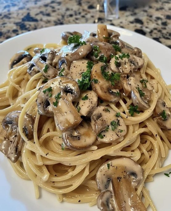 NThanh86518's tweet photo. Creamy spaghetti  with a rich mushroom sauce and a touch of black pepper, finished with fresh parsley!   #MushroomPasta    🍄🌿
#CreamySpaghetti https://t.co/DzFQNEpZvG