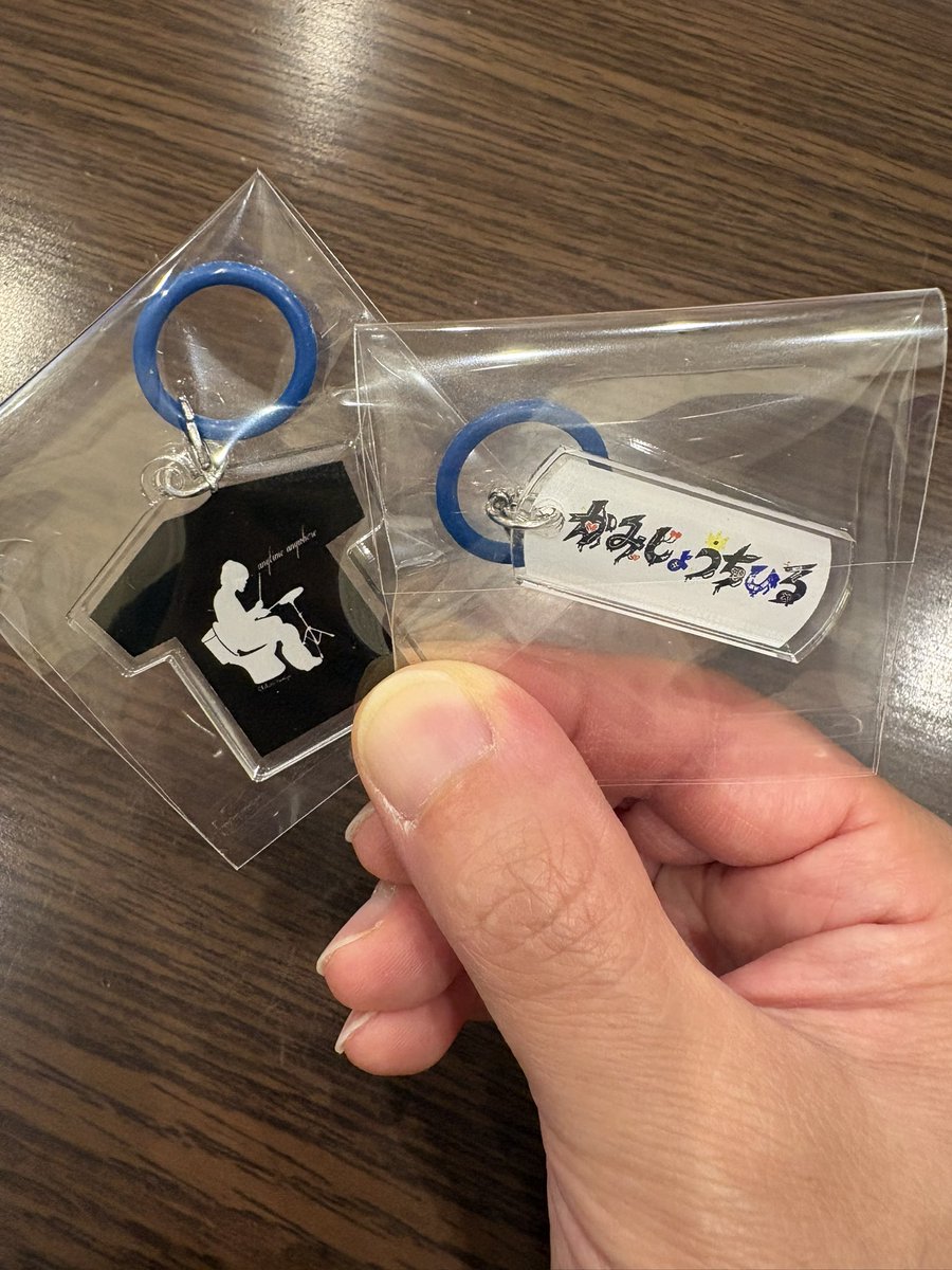 chihiro_k_dr's tweet photo. 【6/13 ドラムセミナー】
かみじょうちひろ　物販情報

・ガチャガチャ ¥500
・ときめきステッカー ¥500
・ごきげんメッシュT ¥4,000

ガチャの缶バッチは全て直筆サイン付き！
あたりは3つ！使用済みスティック(2点)、サイン入り使用済みヘッド(1点)です

よろしくお願いいたします☆〜（ゝ。∂） https://t.co/gbyZAdj3q8
