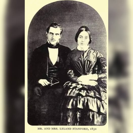 KateriSeraphina's tweet photo. Les apparences peuvent être trompeuses.
À la fin du XIXe siècle, un couple descend du train à Boston avec l'intention de visiter l'université de Harvard. Leur tenue est simple : elle porte une modeste robe de coton, lui un costume peu raffiné.
Sans rendez-vous, ils se présentent au secrétariat du président de l'université, mais sont accueillis avec méfiance. Le secrétaire, les voyant si humblement vêtus, les prend pour des paysans et estime qu'ils n'ont rien à faire à Harvard.
"Nous voudrions parler au président", dit timidement l'homme.
"Désolé, il est très occupé", répondit froidement le secrétaire.
"Nous attendrons", rétorque calmement la femme.
Espérant qu'ils se lasseraient et partiraient, le secrétaire les a ignorés pendant des heures. Mais le couple ne bouge pas. Finalement, impatiente, elle décida d'en référer au président, espérant qu'une brève rencontre les convaincrait de partir.
Mécontent, le président les reçoit d'un air sceptique.
La femme explique : "Notre fils a fréquenté Harvard pendant un an et y était très heureux, mais il est malheureusement décédé dans un accident. Nous aimerions faire quelque chose en sa mémoire.
Le président, impassible, répond : "Nous ne pouvons pas ériger une statue pour chaque ancien étudiant décédé. Nous finirions par transformer le campus en cimetière.
"Nous ne voulons pas de statue", répond la femme, "nous pensions faire don d'un bâtiment à Harvard".
Le président, incrédule, regarde leurs vêtements et rit avec condescendance : "Un bâtiment ? Savez-vous combien coûte un bâtiment ? Ici, à Harvard, nous avons dépensé plus de sept millions et demi de dollars pour nos installations !"
La femme est restée silencieuse pendant un moment, puis elle s'est tournée vers son mari et a murmuré : "Est-ce que cela coûte si peu de construire une université ? Pourquoi ne pas fonder la nôtre ?"
Le mari acquiesce.
Sans rien ajouter, le couple s'est levé et a quitté Harvard.
Ce couple s'appelait Leland et Jane Stanford, et quelques années plus tard, en Californie, ils fondèrent l'université Stanford, dédiée à la mémoire de leur fils bien-aimé.
Aujourd'hui, Stanford est l'une des universités les plus prestigieuses du monde, au même titre que Harvard.
Moralité :
Juger quelqu'un sur ses apparences peut s'avérer une erreur colossale.