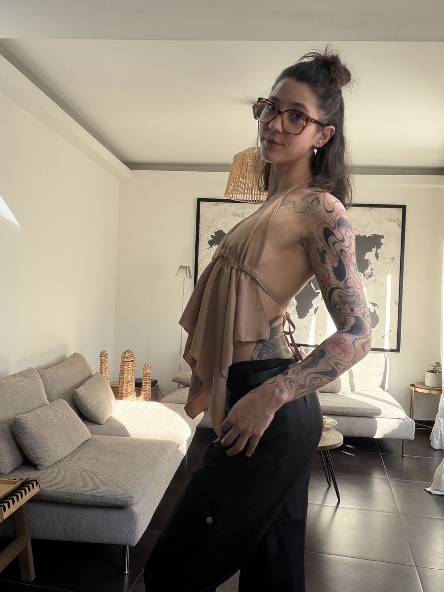 Lizz tweet media