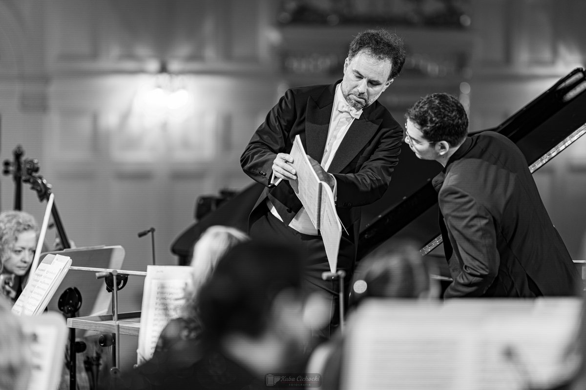 FeelHarmonia's tweet photo. Koncert z cyklu Gwiazdy Światowych Estrad był nadzwyczajny z wielu powodów.
Chopin, Moniuszko, Karłowicz... Trzy twórcze indywidualności, których dzieła, zaprezentowane w programie tego koncertu, wyznaczają kolejne etapy rozwoju muzyki polskiej. 
https://t.co/XgrkdVeXB6 https://t.co/0utGcSVE9n