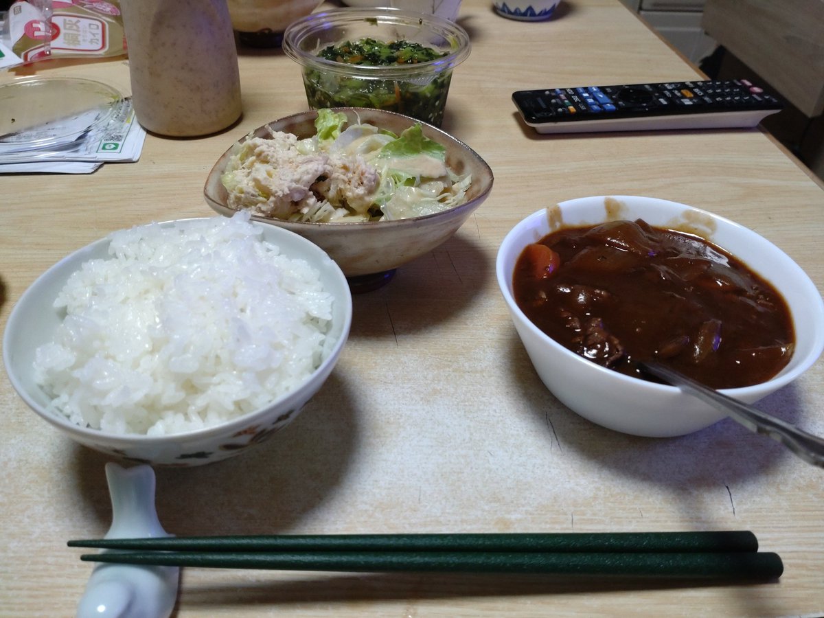 mcx50's tweet photo. おゆはん。
ビーフシチュー、サラダ、香の物。
今日は歯医者。院長先生ヘタクソなんだけど、後処理する助手先生のフォローがナイス。 https://t.co/0JvrXCmAE5