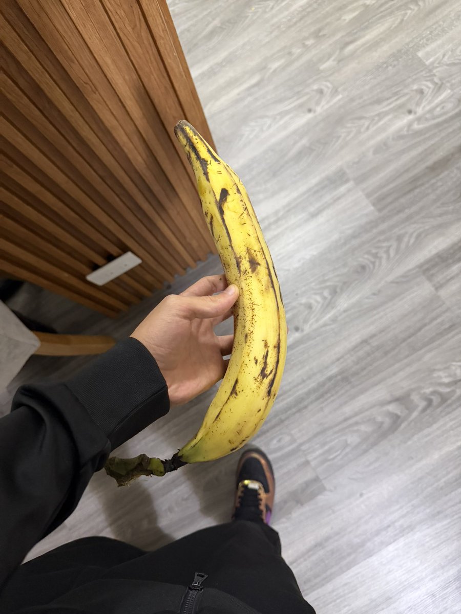 crispngx's tweet photo. Which banana do you like best? ↔️ https://t.co/81NkhyHeNg