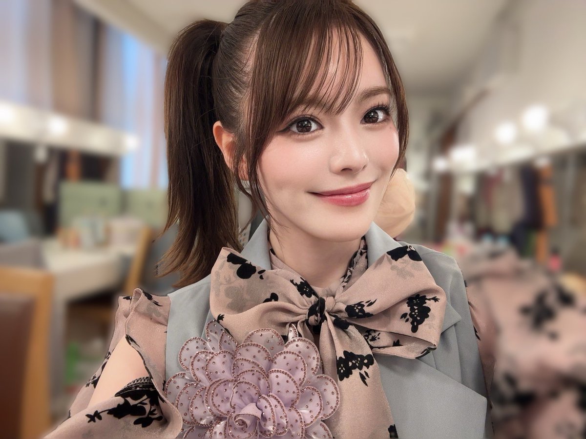 Risa_Arimura's tweet photo. #舞台G7 初日！✨
ご来場いただいたみなさま
ありがとうございました🥹💖

欧州委員会 委員
🇩🇰アンナ・ニールセン役
有村 莉彩です🥰 

本日撮影していただいた写真は
#アレステG7 をぜひ、つけて
投稿していただけますと幸いです🤍

さっそく、素敵なご感想いただけているようでとってもうれしいです🥲🤍

明日は、18:30〜
（前説・撮影タイム🌟18:25〜START）
です！三越劇場さまにてご来場お待ちしております！✨✨

🎟️【有村莉彩扱い予約】▷ https://t.co/TKVNjOvU0P