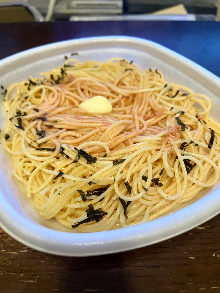 oganooyaji's tweet photo. 明太子パスタ🍝大盛り
100円引きだったから購入🤭
炭水化物爆弾💣
疲れた身体にはこれが1番☝️ https://t.co/4KtBG55x71