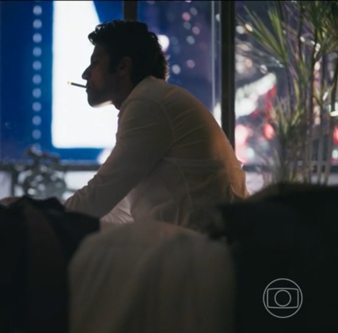 srtajuridico's tweet photo. ignorando todas as noticias pois ninguém vai me estressar pelo celular que eu paguei https://t.co/FbPOEkGkio