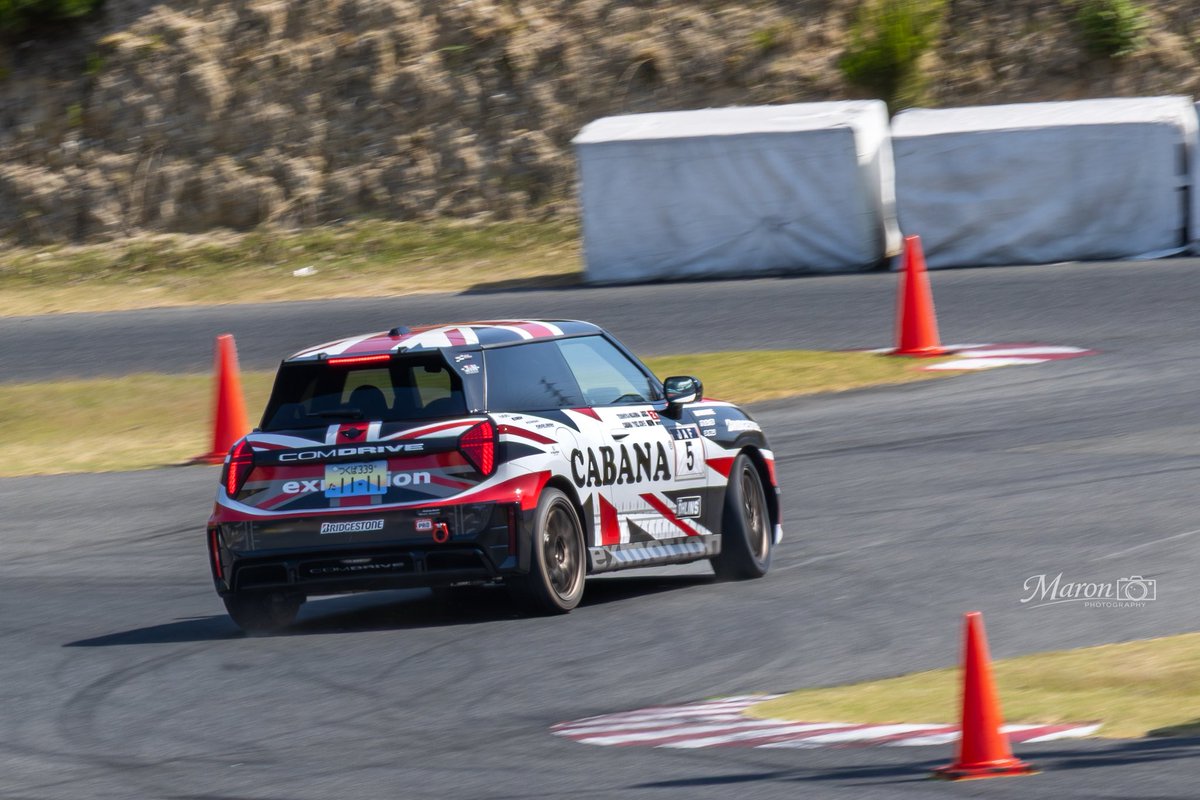 noppo_life's tweet photo. 2026年 JAF全日本ジムカーナ選手権 第4戦
MAZDA SPIRIT RACING CUP IN TAMADA
2026年5/16(土)〜5/17(日)
遅くなりすみません

PE1クラス　優勝🥇 野島俊哉 選手
#5 CABANA71RZ JCWE

サインを頂いて
お話も出来て嬉しかったです

#全日本ジムカーナ
#ジムカーナ
#スポーツランドTAMADA
#野島俊哉 選手 https://t.co/6UscLBwW3p