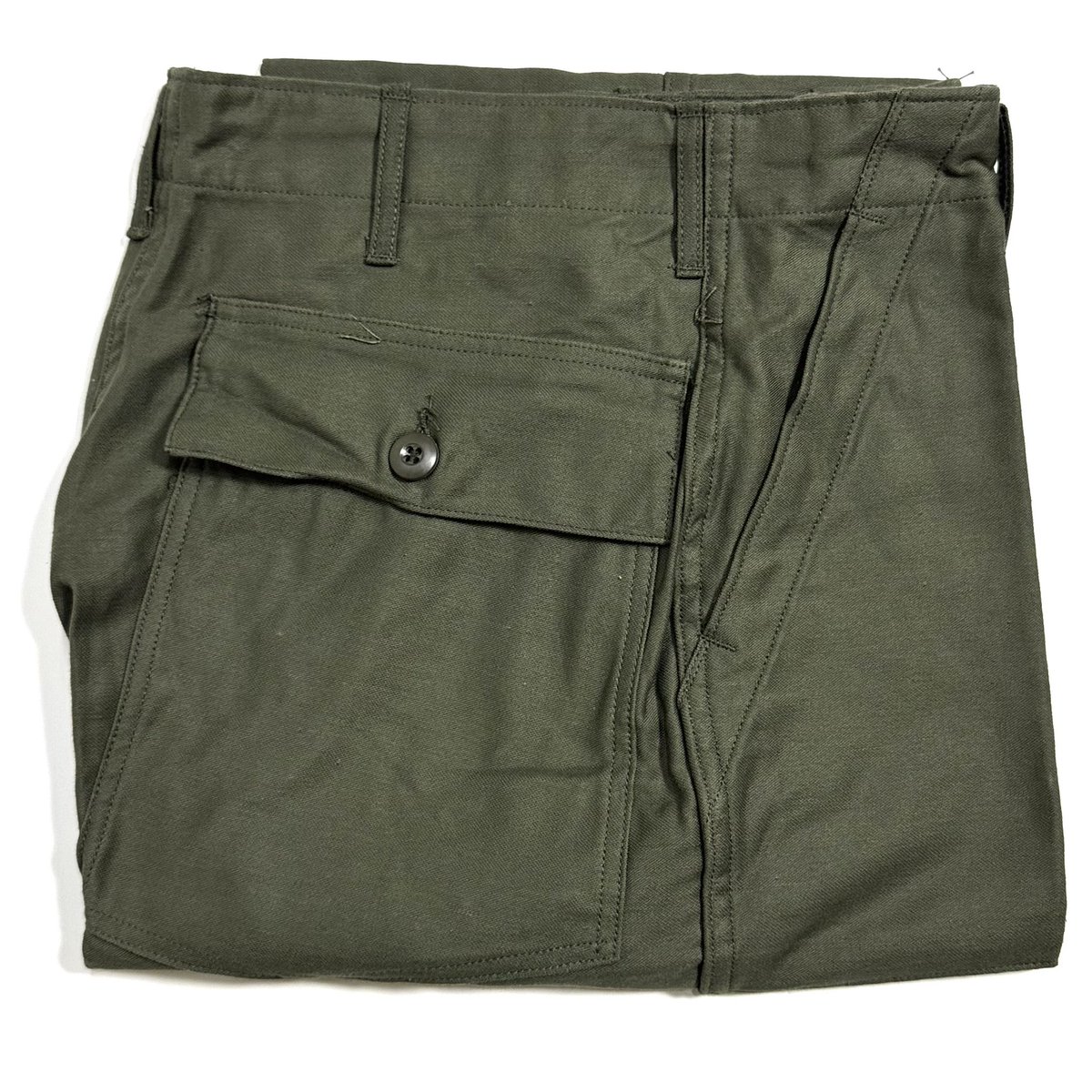 TruevintageS's tweet photo. 70s https://t.co/TraZvP6DK3 DEAD STOCK BAKER PANTSです。
サイズ　W34-L29

ウエスト　82cm
レングス　74cm
股上　34cm
裾幅　21.5cm
全長　104cm

https://t.co/TraZvP6DK3のベイカーパンツ
74年の1点になります。
お好きな方にはオススメです。https://t.co/Wj0zKIQutJ https://t.co/dWhGkx7571
