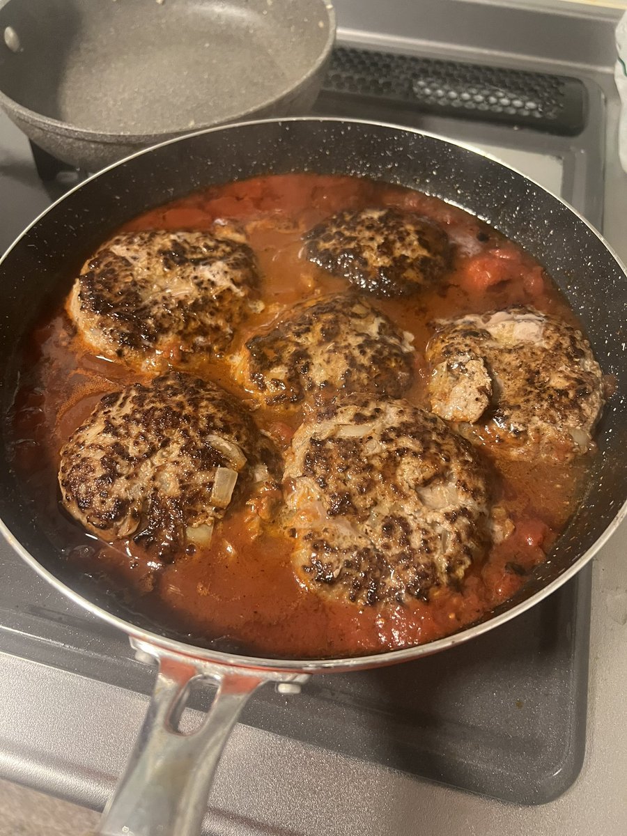 sirokuma0105's tweet photo. 妻のリクエストで
晩御飯煮込みハンバーグ作った！ https://t.co/AryhwYgiv9