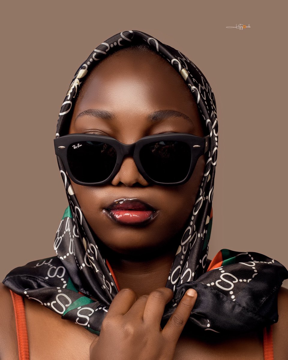 kingingonwuka's tweet photo. I didn't plan this shot.
I just happened to see a chocolate girl adjusting her glasses, her scarf neatly wrapped around her head, and something about that moment made me reach for my camera.
No pose. No direction.
#photographs
#art
#scraf https://t.co/zJErTvEdQS