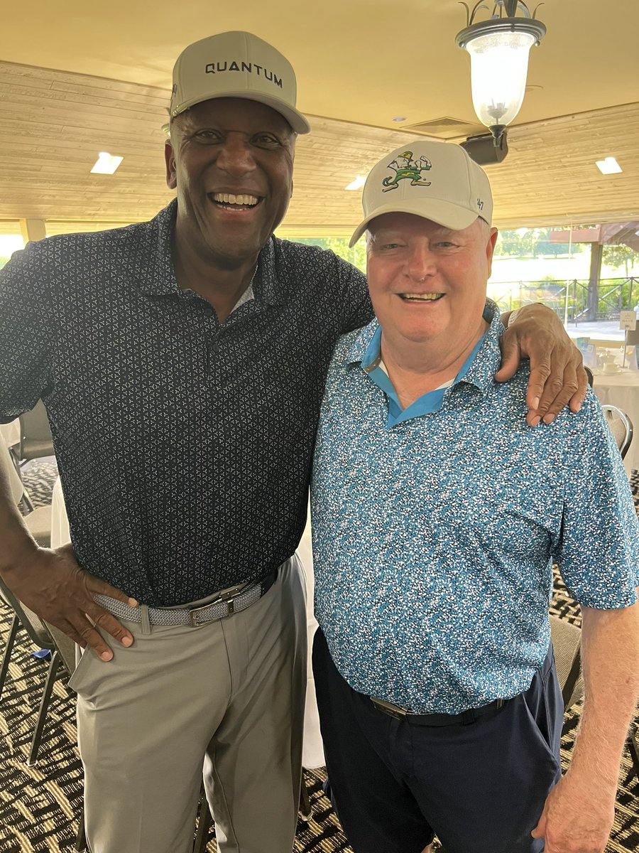 Bonsie1951's tweet photo. Great day of golf and fund raising @GlenAbbeyGC with this homerun hero!!  @JoeCarterGolf https://t.co/15faearCtK