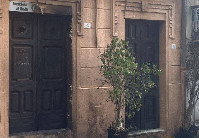 Dilagsaida's tweet photo. Solidarietà alla comunità musulmana di Cagliari che nella notte ha subito un attentato alla moschea.
Ciò non è abbastanza perché esista una commissione straordinaria?
I musulmani non sono abbastanza umani o ricchi come i suprematisti ebrei perché il senato italiano si interessi? https://t.co/xJjOh3oeqG