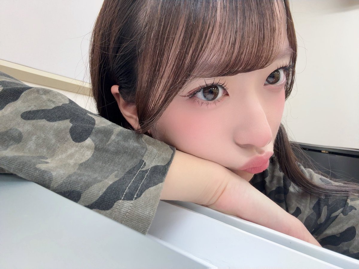 kurumi__koyama's tweet photo. みんなー！！
21:30～22:00の30分だけでも
SHOWROOM配信しようと思うんだけど
見てくれるー？！！🥹🥹

少ない時間だけどごめんね😭

 #ミスマガジン2027 https://t.co/7ij4gDKubU