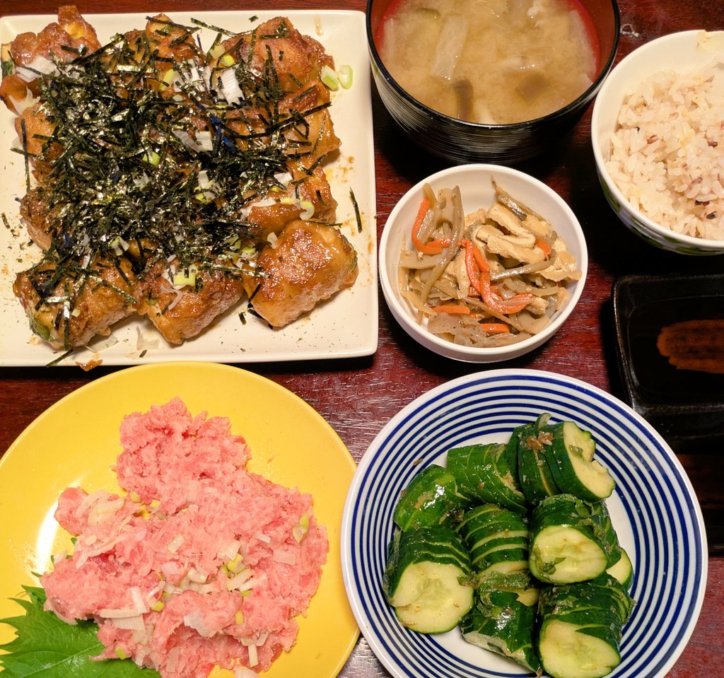 motherdinner's tweet photo. 6月11日(木)

チーズ厚揚げの肉巻き
きんぴらごぼう
ネギトロ
キュウリの漬物
味噌汁

#おうちごはん #晩ごはん #夕食 #dinner https://t.co/uJ77gosb7R