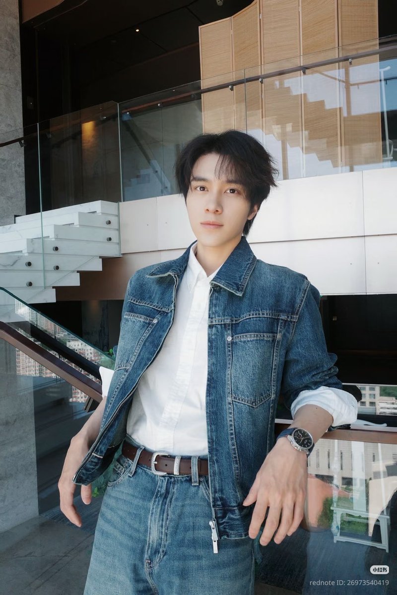 289film's tweet photo. 📸 #hendery xiaohongshu update!!

“happy thursday” https://t.co/aHaddy1dy9