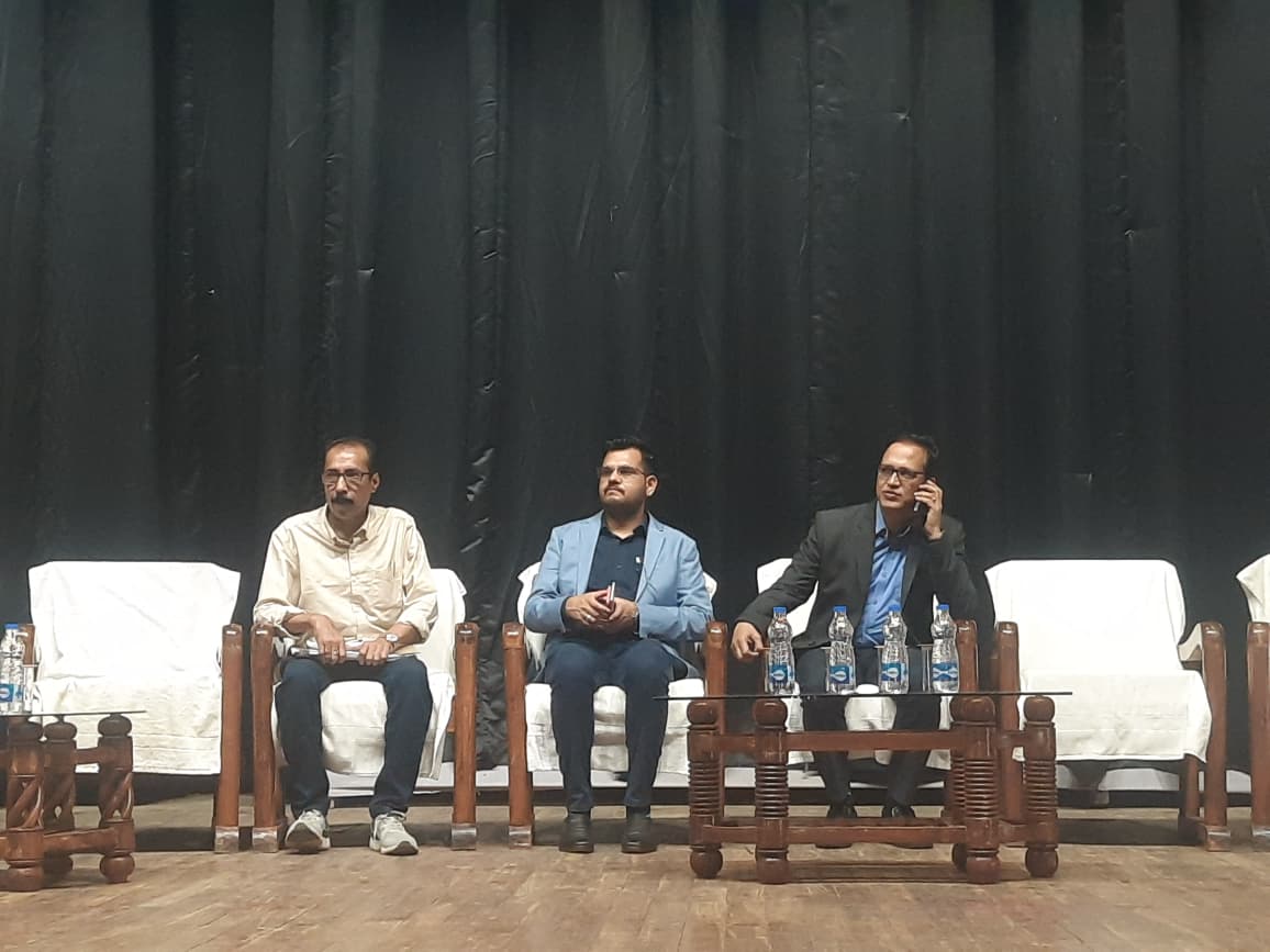 SeTripura's tweet photo. Tripura School Education Secy Shri Milind Ramteke, IAS, held a mass review meeting in Amarpur with HMs &amp; TICs of 107 schools across 4 blocks. He urged educators to give personal attention to every child to boost Foundational Learning quality this academic year. https://t.co/E2MriFSvsc