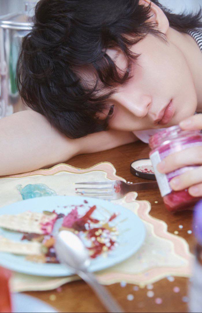 ttaesacn's tweet photo. Daydreaming over sweet treats. https://t.co/Jb5mpLPSqB