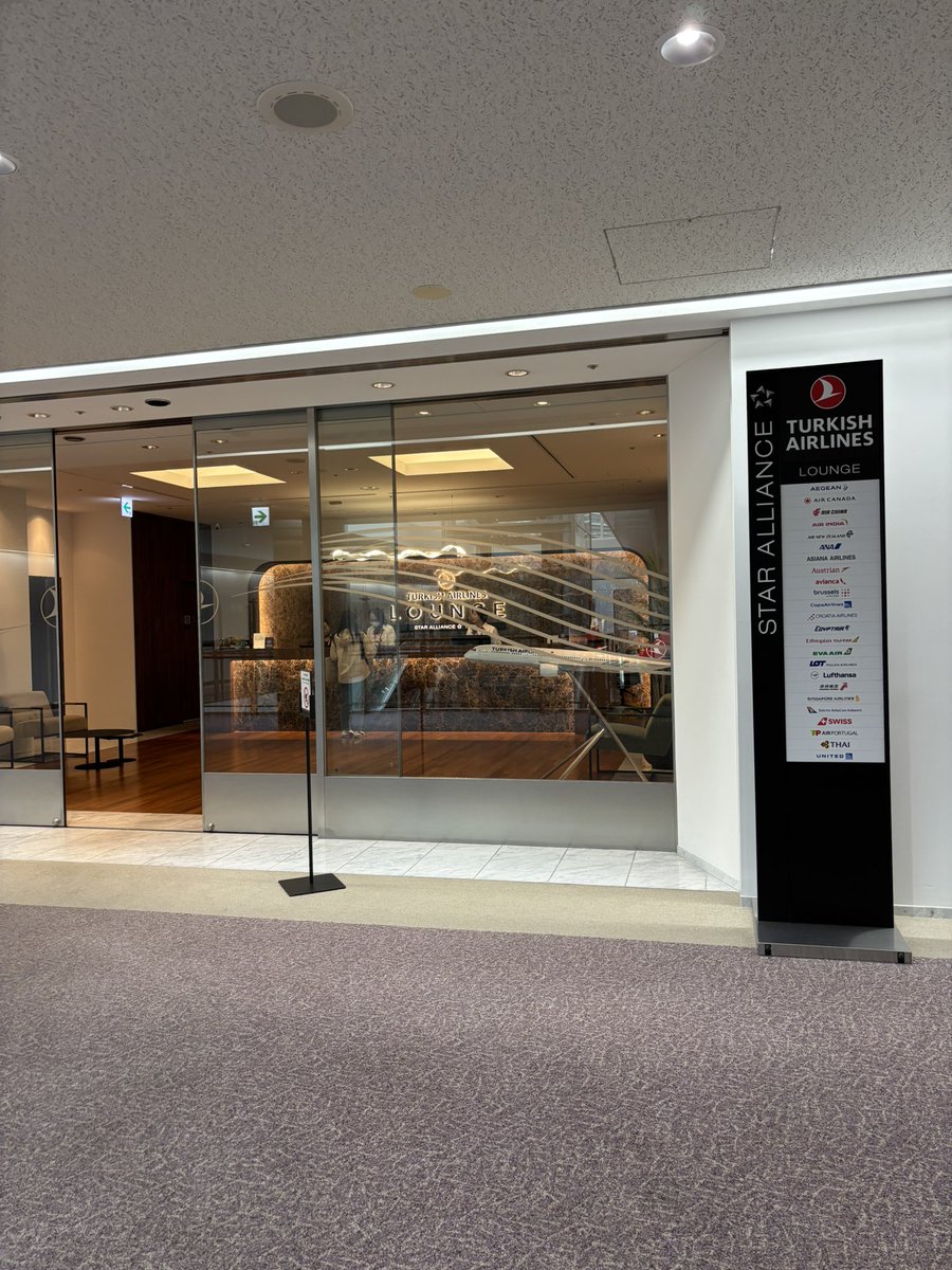 daidaitrip's tweet photo. 久しぶりの旅は、久しぶりの成田空港から。ターキッシュエアラインズのラウンジ、初体験です！
お昼まで仕事していたので、シャワーで汗を流した後、やっとランチ。
#成田空港 
#ターキッシュエアラインズ https://t.co/yxWRiQpw8q