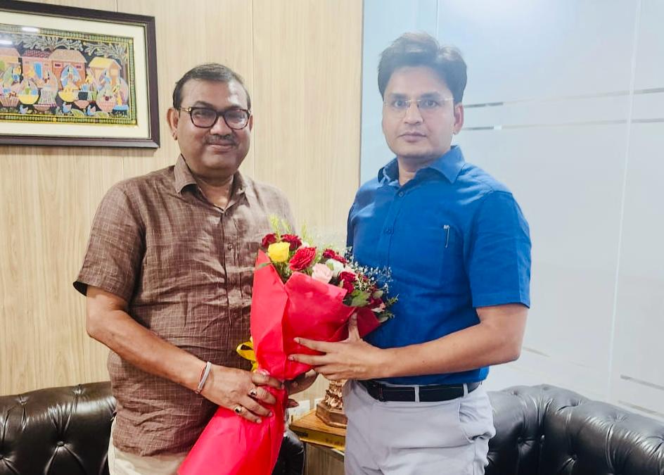 AyushmanBihar's tweet photo. BSSS warmly welcomes Shri Arvind Kumar Verma, IAS (2012 batch), on assuming charge as CEO, BSSS.
Wishing him a successful and impactful tenure.
#BSSS #AyushmanBharat
@AyushmanNHA
@BiharHealthDept https://t.co/QrCqIHckm7