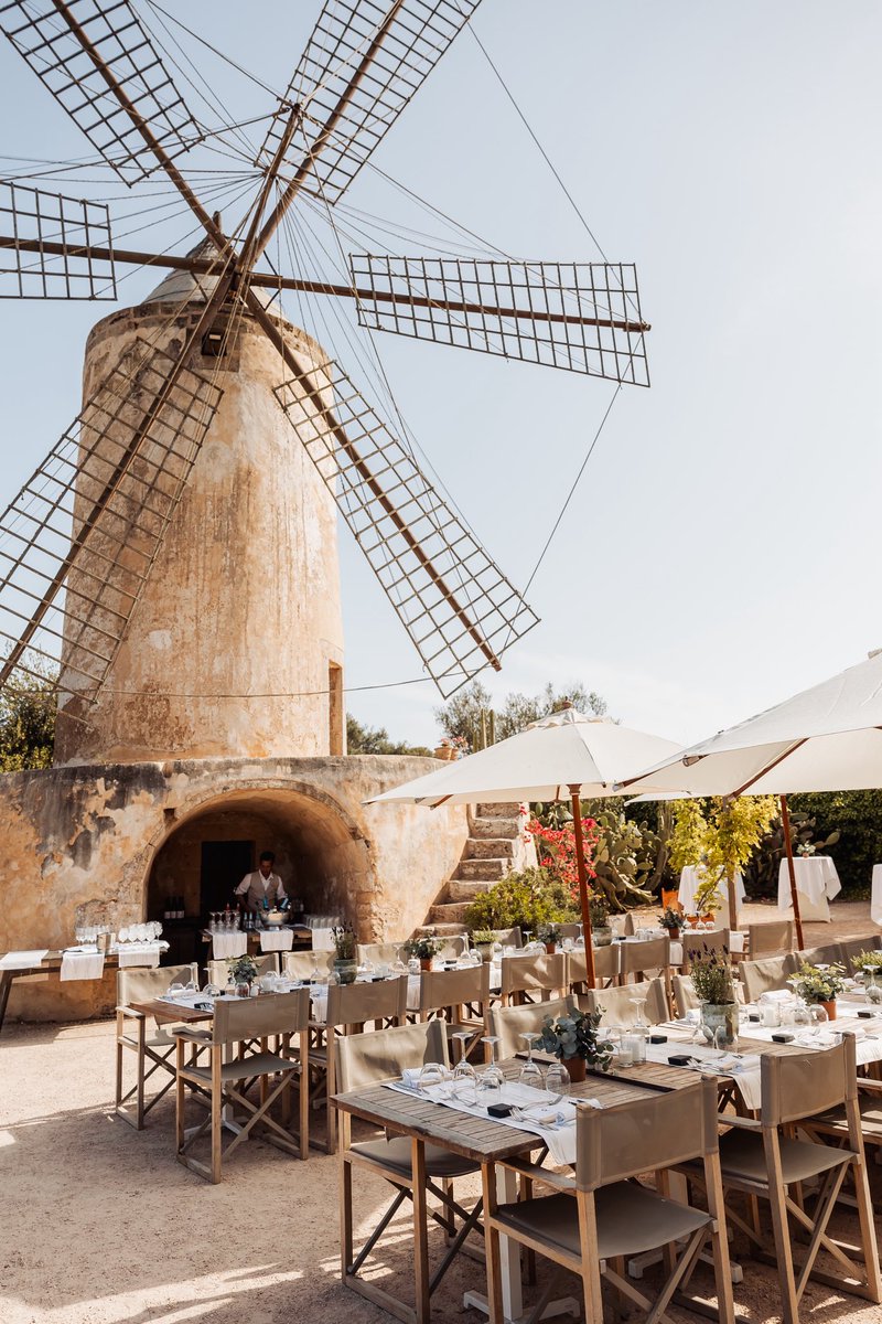 Mallorca_bs's tweet photo. Una finca con historia, una terraza frente al mar, una cena con alma. El lugar perfecto transforma una reunión en un recuerdo. #EventosCorporativos #MallorcaMICE #CenasDeEmpresa #TeamBuilding https://t.co/guTzziei9c