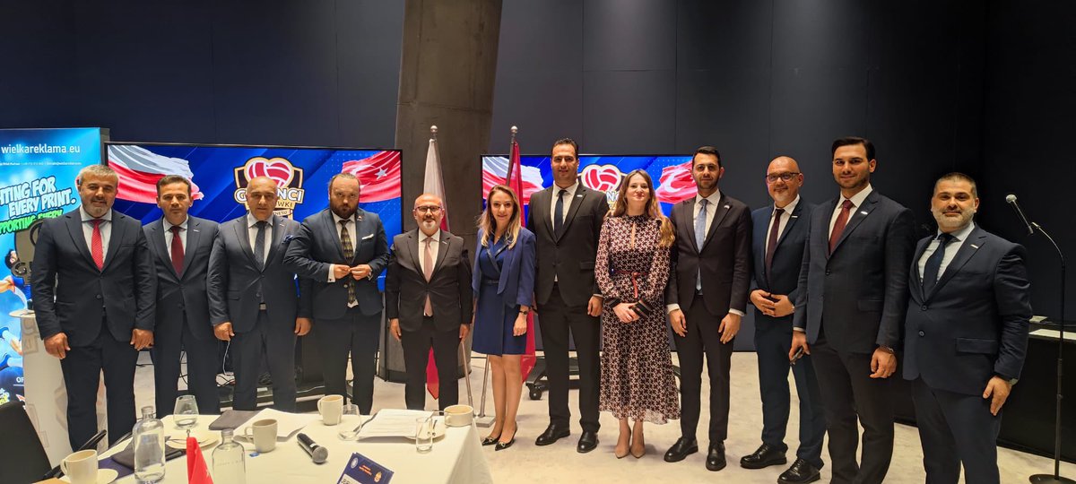 SKsinankaplan's tweet photo. ASKON heyeti olarak Polonya-Türkiye  iş devleri konferansına iştirak ettik. Çok verimli bir proğram oldu. T.C.Ticaret Bakanımız Sayın @omerbolatTR ın proğrama ve ASKON heyetine hitabını hep birlikte izledik. Teşekkürler değerli bakanım.  @orhanaydin @ercanvergili34 https://t.co/En1qYF9dsg