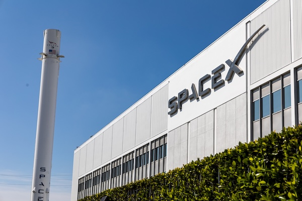 kaul_vivek's tweet photo. The AI Bubble May Have Peaked 

My column @91basispoints (No paywall. One time registration required.) Read and share. 

The IPOs of SpaceX, Anthropic and OpenAI are expected to raise $195 billion in total, with SpaceX raising $75billion. 

This is 26% more than the money raised by all the IPOs in the US over the last four years. 

Those running the AI firms are the ultimate insiders and typically know more about the true prospects of their businesses than even the so-called informed investors. 

When firms rush to sell shares at the same time, it may indicate that those closest to the business believe that existing valuations are unusually generous and unlikely to last.

https://t.co/2XzEG2VW1Q