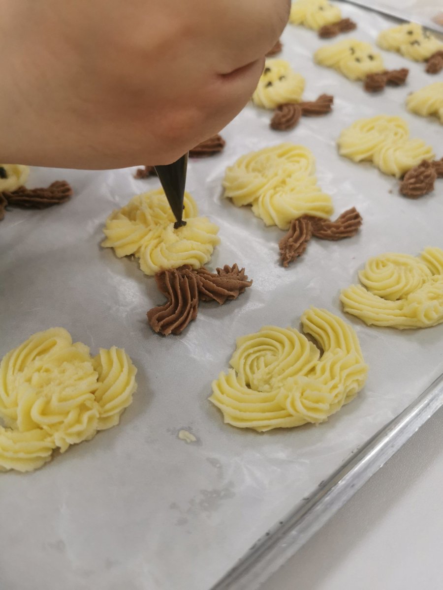 Mang55660091's tweet photo. Just turned plain dough into warm, buttery chocolate chip cookies with my new baking set—small wins that taste like pure joy! https://t.co/X69EHxRa7L