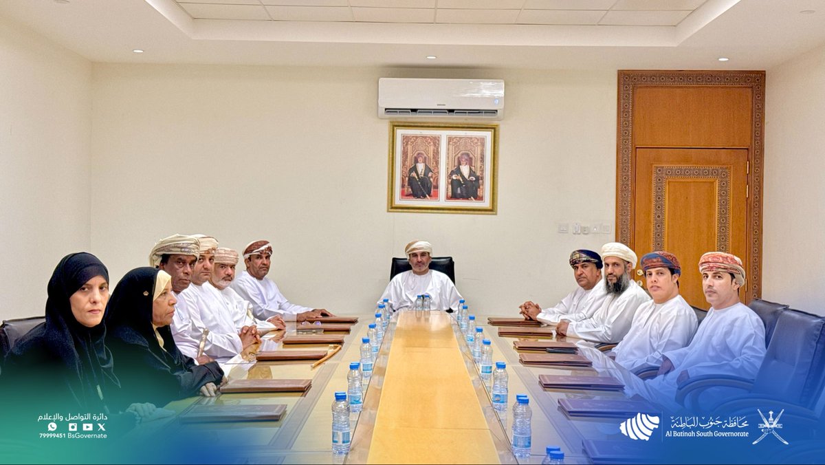 BsGovernate's tweet photo. ترأس سعادة السيد طارق بن محمود بن علي البوسعيدي والي بركاء، الاجتماع الثاني للجنة التنمية الاجتماعية بالولاية ، وذلك بحضور أعضاء اللجنة. 
واستعرضت اللجنة خلال الاجتماع عدداً من المواضيع اهمها الآلية المقترحة لتكريم المجالس والمراكز الصيفية المتميزة والفاعلة خلال فترة الصيف وذلك تقديراً لجهودهم وإسهاماتهم في تنفيذ البرامج والأنشطة الهادفة التي تخدم مختلف فئات المجتمع. كما ناقشت اللجنة أبرز المبادرات المجتمعية المنفذة ضمن الخطة الاستراتيجية للجنة خلال الربع الأول من العام والوقوف على نتائجها وأثرها في خدمة المجتمع وتعزيز العمل التنموي والاجتماعي بالولاية.