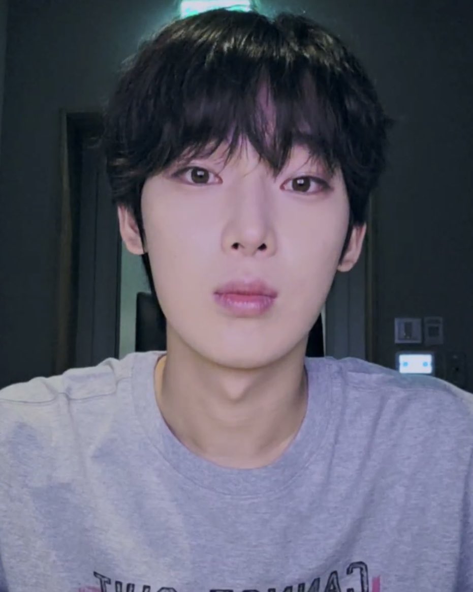 sun7o_'s tweet photo. 너무 잘생겨서 할 말이 없네... 한선우네 https://t.co/ruiFJc089P