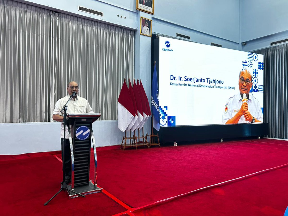 KNKT_RI's tweet photo. Ketua KNKT menghadiri sekaligus menjadi narasumber dalam kegiatan Entry Meeting Audit Tata Kelola dalam Aspek Keselamatan pada Operator Bus Besar dan Bus Sedang Tahun 2026 yang diselenggarakan oleh PT Transportasi Jakarta pada Kamis, 11 Juni 2026. https://t.co/vSY7FplqGH