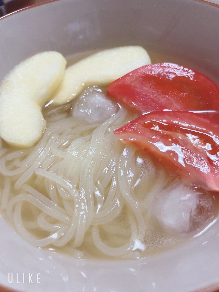 FrenchT20's tweet photo. 冷麺にリンゴ https://t.co/odiJN23ByU
