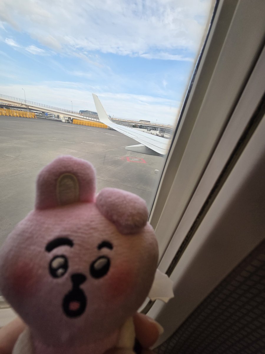 bt_uraran's tweet photo. 출발～✈️ https://t.co/DgvMjHq2M1