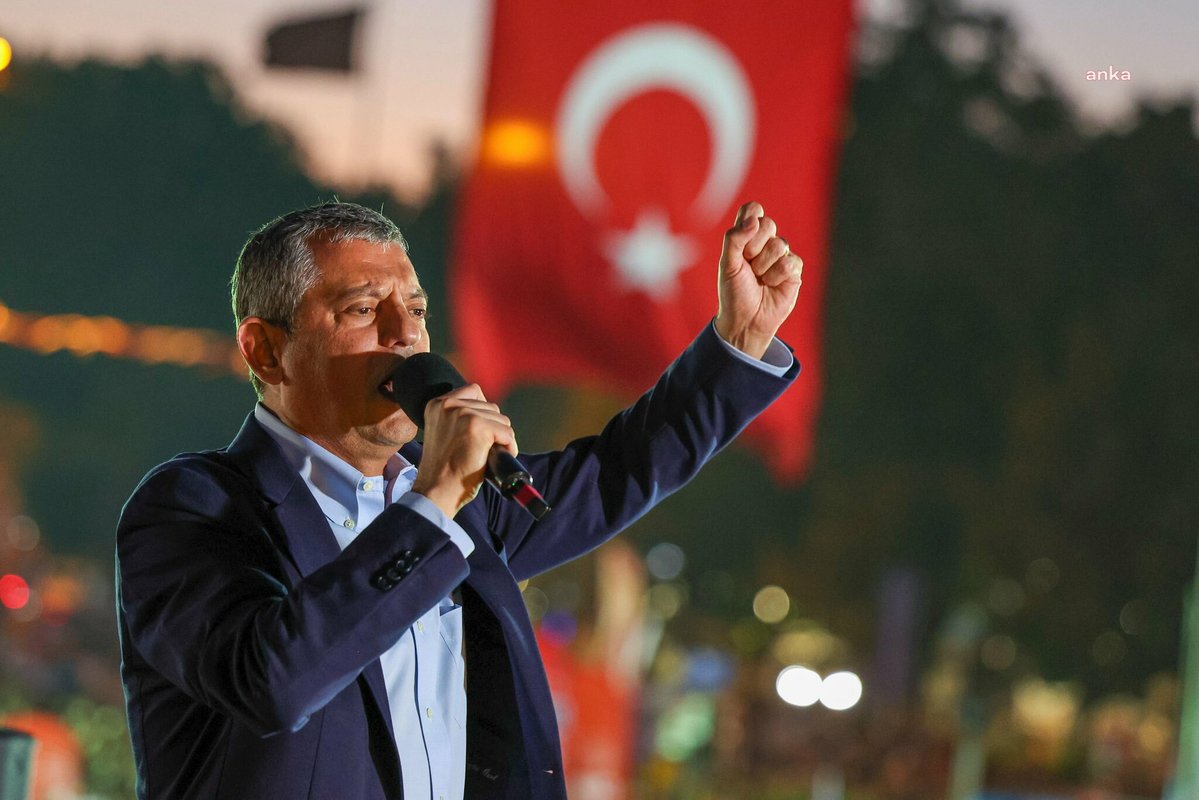 worldofturkiye's tweet photo. #SONDAKİKA Özgür Özel ve ekibi CHP Parti Meclisi’nden istifa etme kararı aldı. https://t.co/PIfZzDTk1Q