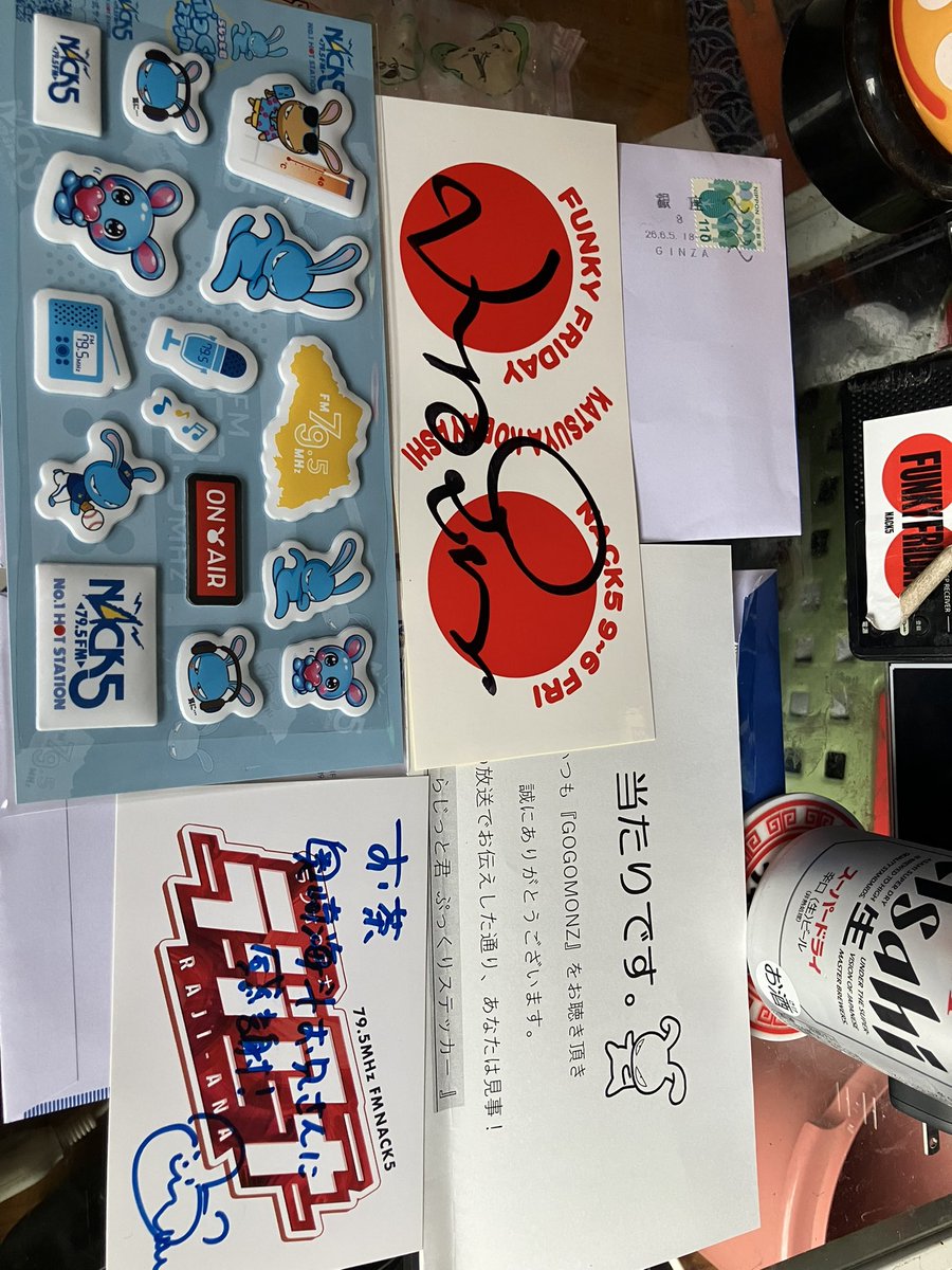 ocha1208's tweet photo. 克也さん✨鬼丸さん✨かおりん✨
鳥ちゃん✨こんねきちゃん✨

先週のステッカー届きました！
ぷっくり2枚目ありがとうございます😌

明日は金曜日〜♪

連勝させてもらいます🫡✨

それでは皆様、また明日🙋‍♂️

ファンキーーーー🍺😆👍✨

#funkyfriday
#raji795
#gogomonz_nack5 https://t.co/RZnCA6bs6K