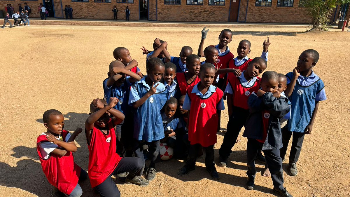 Mavutana_Org's tweet photo. Our learners enjoyed a fun-filled soccer and netball session, building movement skills, confidence, teamwork, and healthy habits in a safe, supportive environment. Every child participated and experienced the joy of sport! ⚽🏐 #YouthDevelopment #Teamwork #GrassrootsSport https://t.co/PCK4fFupsw