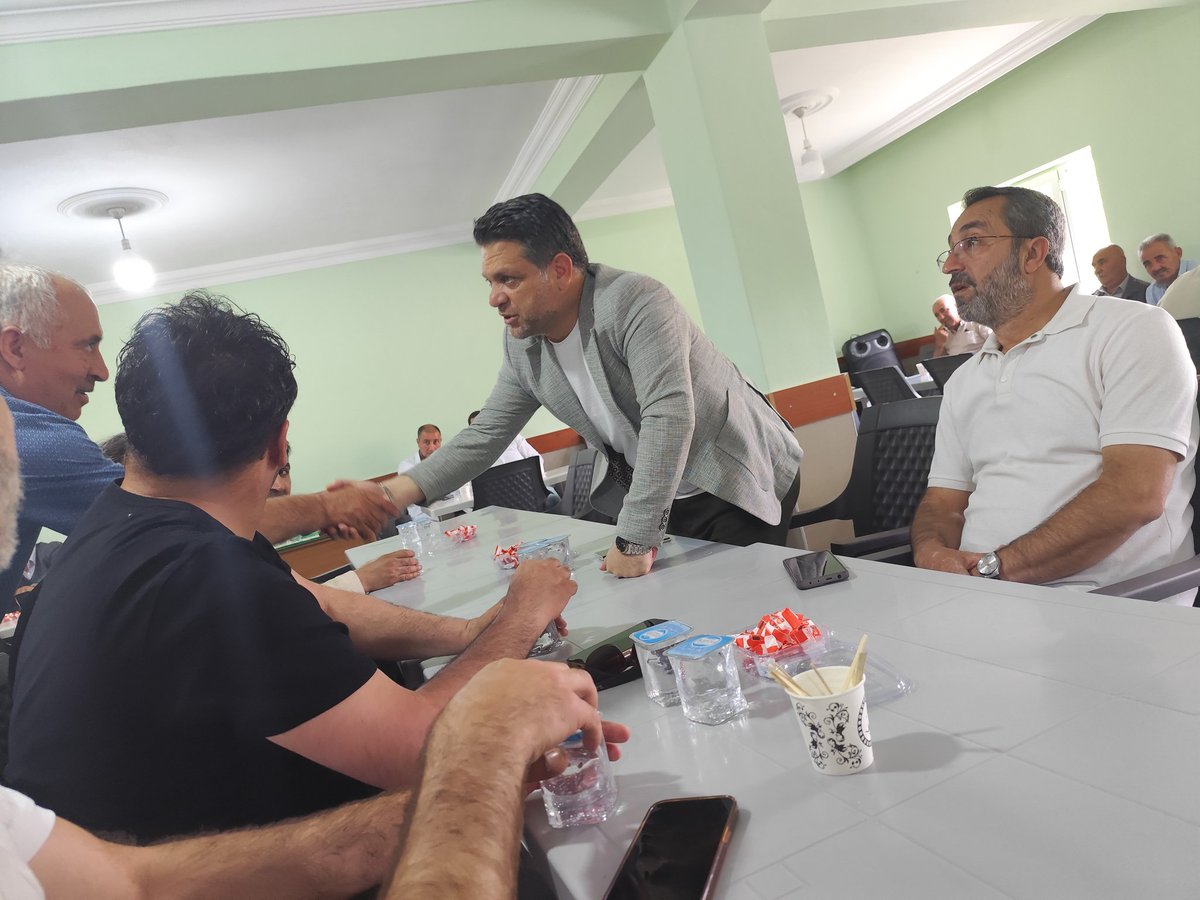 ipekyoluakparti's tweet photo. İlçe Başkanımız Sayın Yavuz Kuşan ve yönetim kurulu üyelerimizle birlikte Öztürkçü ailesinin taziyesine katılarak acılarını paylaştık.  Rabbim mekânını cennet eylesin.
@abuyukgumus 
@MustafaAlkayis 
@Recep_ayd25 
@ArvasAbdulahat 
@YavuzKusanVan https://t.co/PtTz3ESFNG
