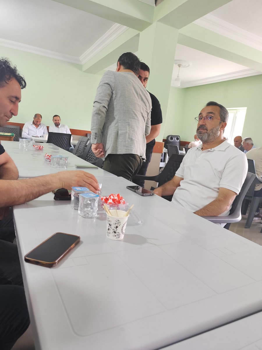 ipekyoluakparti's tweet photo. İlçe Başkanımız Sayın Yavuz Kuşan ve yönetim kurulu üyelerimizle birlikte Öztürkçü ailesinin taziyesine katılarak acılarını paylaştık.  Rabbim mekânını cennet eylesin.
@abuyukgumus 
@MustafaAlkayis 
@Recep_ayd25 
@ArvasAbdulahat 
@YavuzKusanVan https://t.co/PtTz3ESFNG
