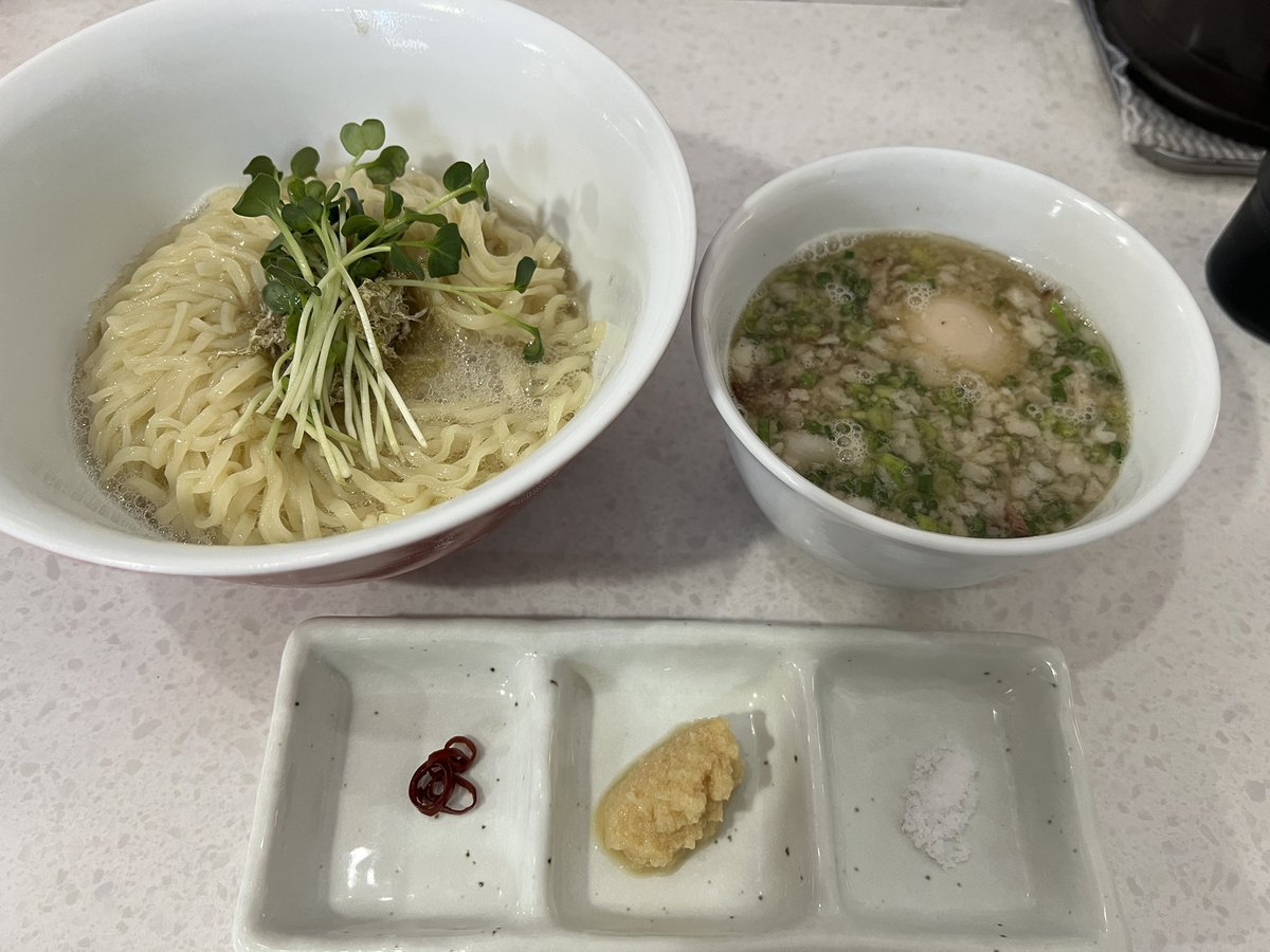 lyfcve's tweet photo. ラーメン星印
生姜を溶かしながら食べる昆布水白醤油つけ麺

横浜に戻ってきたので！！！
美味しかったまた食べたい https://t.co/rCvKbDaQVF