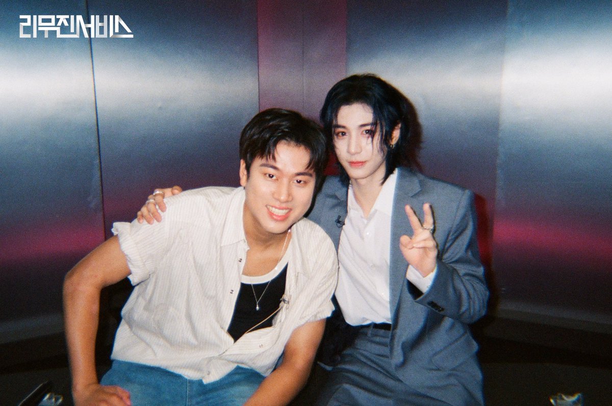 surferboyhan's tweet photo. 아니ㅆ  무진넴이랑 어깨동무하고 찍은 게스트 처음 봐 https://t.co/zbHksFZyeS