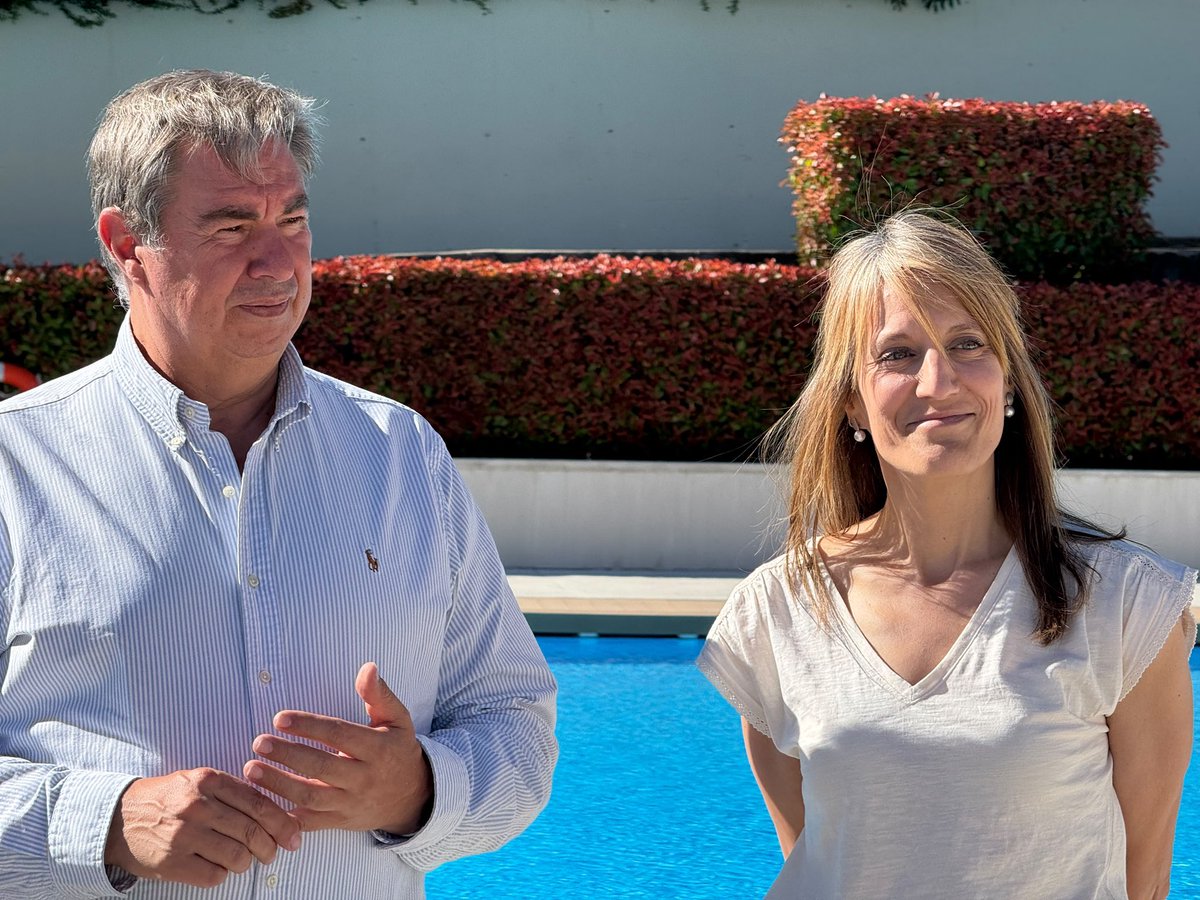 j_asanchez's tweet photo. Junto a la alcaldesa de San Lorenzo de El Escorial, comprobamos el resultado de la rehabilitación de las zonas exteriores de las piscinas del Polideportivo Municipal Zaburdón. Una inversión de más de 800.000€ del PIR para ofrecer instalaciones más modernas, accesibles y seguras para todos.