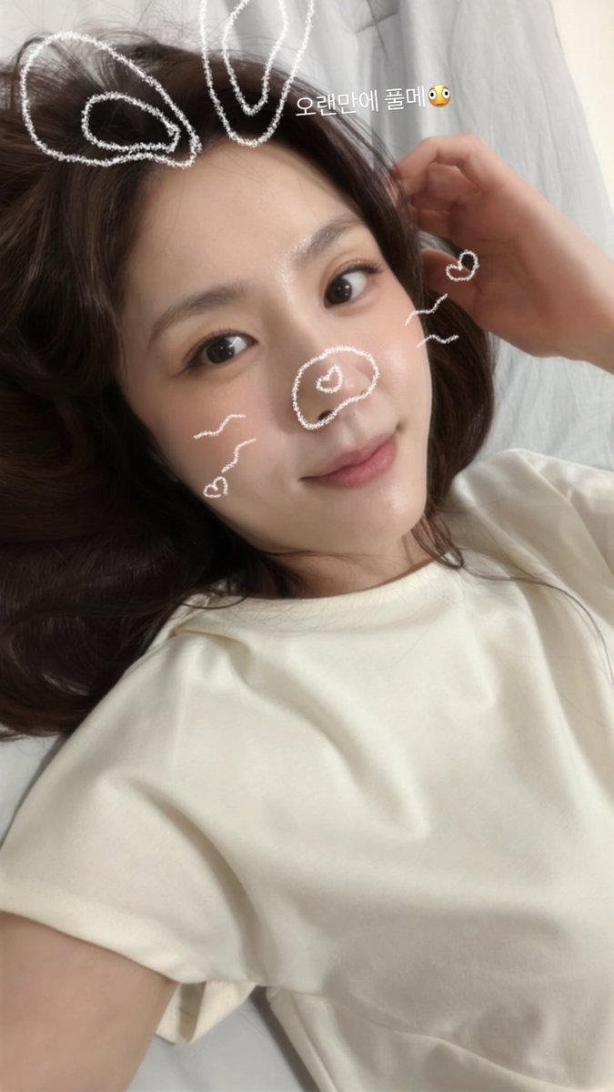 jh8024_'s tweet photo. 서지혜얼굴실화냐..
풀메하고 고능얼굴로 오디갓어 !!! https://t.co/6iWHHBmzUT