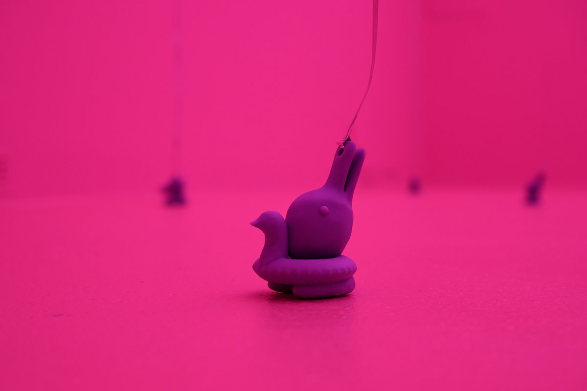 aksiomaorg's tweet photo. The video installation 𝑑𝑢𝑐𝑘𝑟𝑎𝑏𝑏𝑖𝑡.𝑡𝑣 in #Aksioma by #SimoneCNiquille is on view until 𝘁𝗵𝗶𝘀 𝗙𝗿𝗶𝗱𝗮𝘆, 𝟭𝟮 𝗝𝘂𝗻𝗲 🐰
> https://t.co/W6Ugg6T8ad
♥︎ Curated by 𝗠𝗮𝗿𝗰𝗼 𝗗𝗲 𝗠𝘂𝘁𝗶𝗶𝘀, part of 𝘁&amp;𝗽#𝟭𝟳: #BecomingImage, in collab with V-F-X Ljubljana https://t.co/Cy9clxb2vv