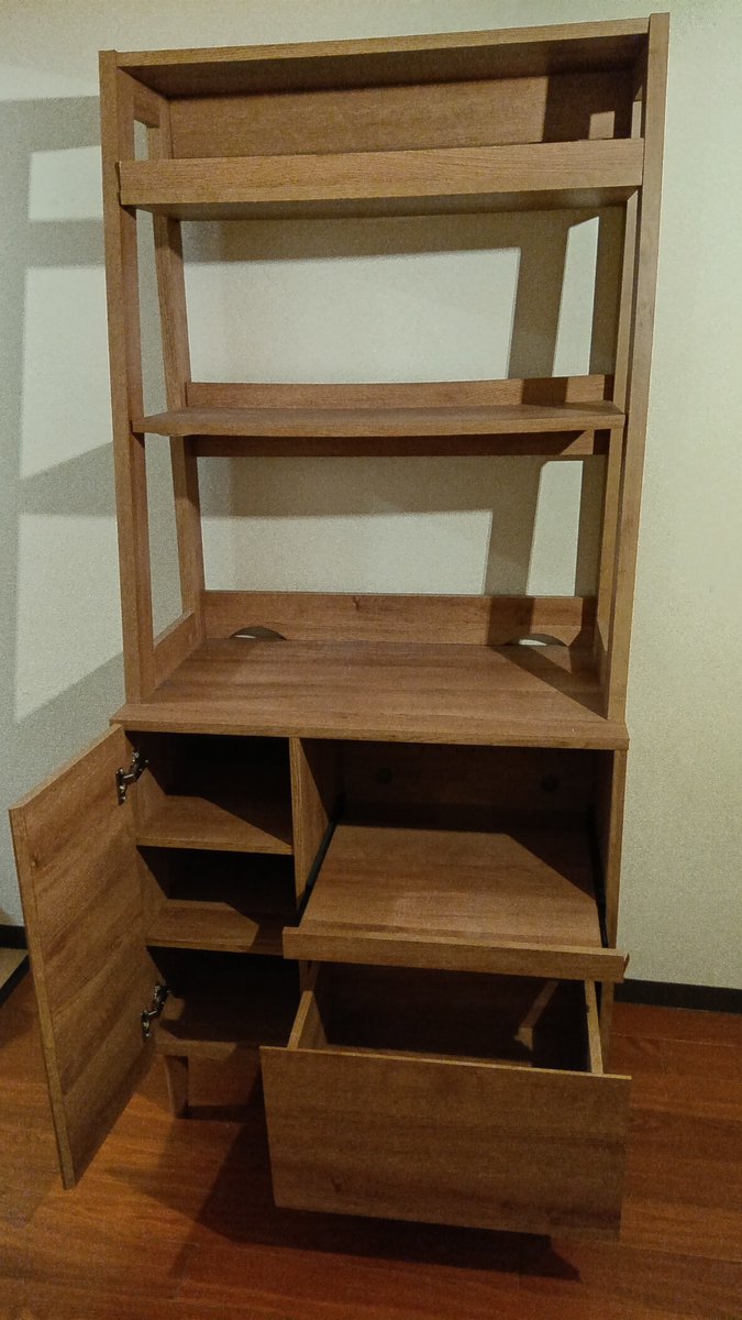lukeoss's tweet photo. 【緊急】杉並区で、ダブルベッド（マットレスなども付属）、棚、机、椅子など無料譲り先探し中！
ダブルベッドは運べるサイズの車をお持ちの方へ
それ以外はお届けできます！
詳細はDMください！ https://t.co/AH1lEQBaEc