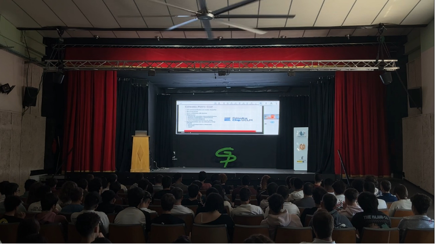 Ies_GPrieto's tweet photo. 💻⚡ Dentro del proyecto TEMPESTAS BOX, nuestro alumnado de Informática y Electrónica asistió a una conferencia sobre microprocesadores, consumo energético, IA y sostenibilidad.🚀 

Tecnología, innovación y futuro profesional.

#CofinanciadoUE #innovacionCLM https://t.co/ZbZYVUbRt2
