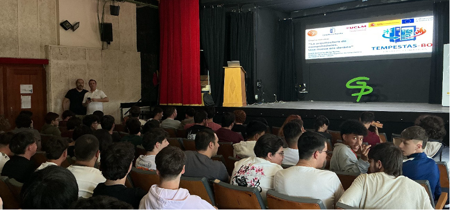 Ies_GPrieto's tweet photo. 💻⚡ Dentro del proyecto TEMPESTAS BOX, nuestro alumnado de Informática y Electrónica asistió a una conferencia sobre microprocesadores, consumo energético, IA y sostenibilidad.🚀 

Tecnología, innovación y futuro profesional.

#CofinanciadoUE #innovacionCLM https://t.co/ZbZYVUbRt2